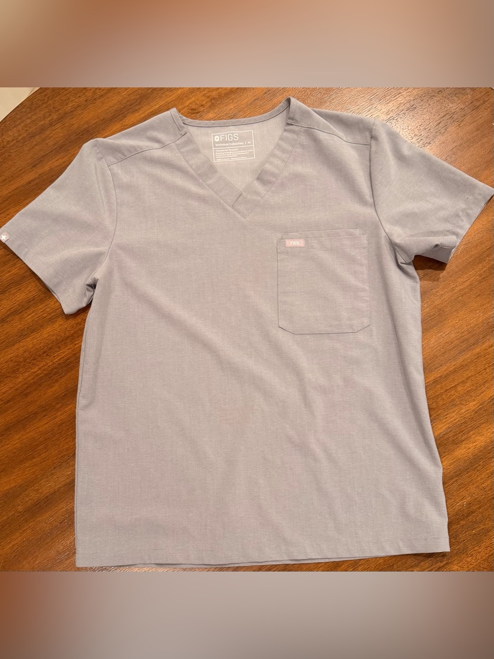 FIGS Men’s Chisec Scrub Top Graphite Gray Size M